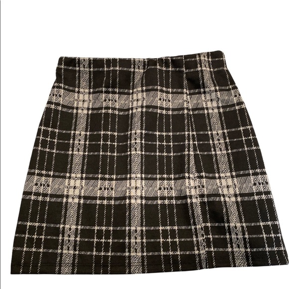 Better Be Dresses & Skirts - Better Be mini skirt split in front pull on elastic waist plaid size small NWOT